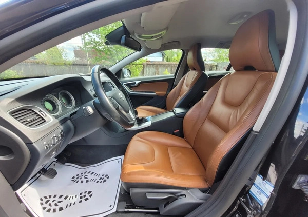 Volvo V60 cena 29800 przebieg: 254000, rok produkcji 2011 z Opoczno małe 436